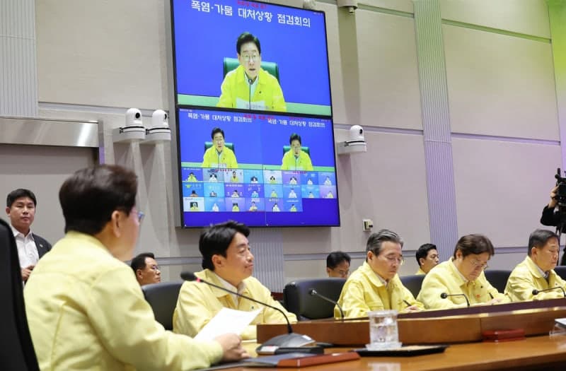 이 대통령, '기후 재난' 폭염·가뭄에 행정력 총동원 지시