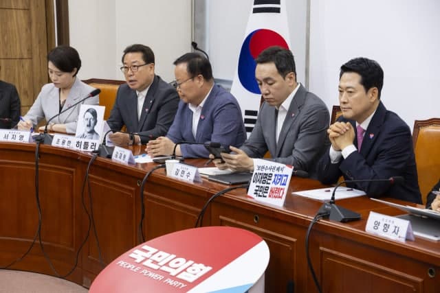 장동혁 사퇴 요구 2만 명 돌파… 전 당원 투표 요구에 지도부 흔들기 일축