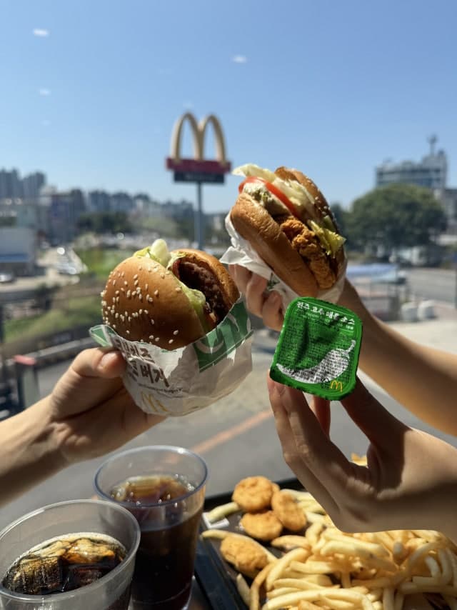 맥도날드, ‘진주고추 크림치즈 버거’ 4종으로 화려한 컴백