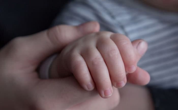35년 전 고용주 아기 납치해 키운 가정부, 징역 3년 선고에 공분