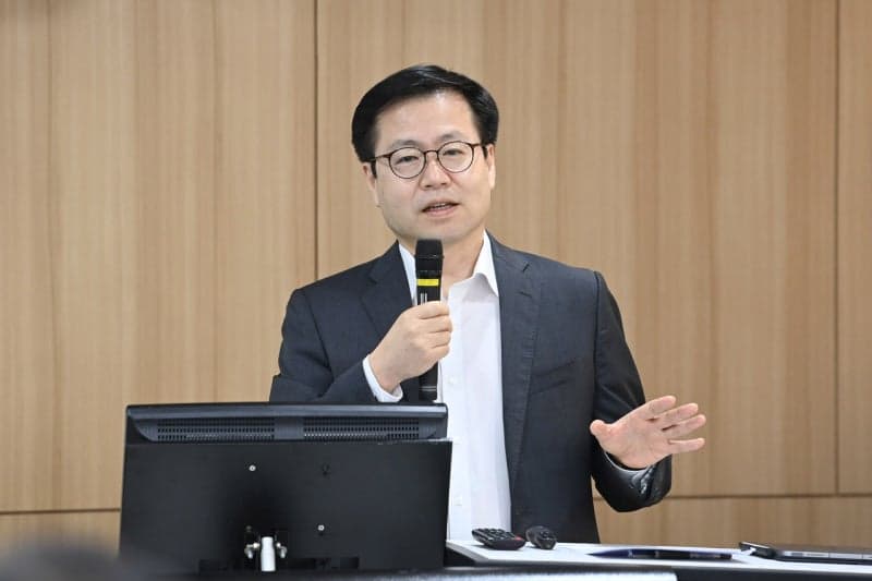 정부, 영국에 러시아산 LNG 제재 면제 및 철강 쿼터 합리화 요청
