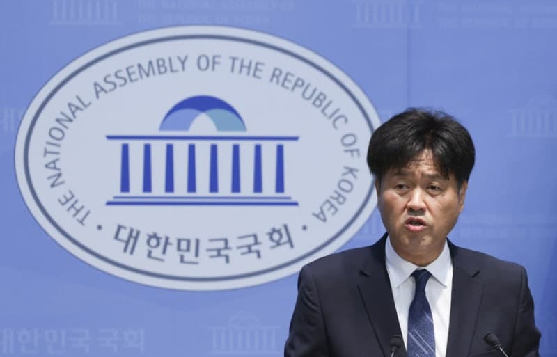 정청래의 레버리지 ETF 책임론에 김용 "솔직하게 반명 커밍아웃하라"