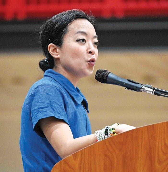 美 민주당 휩쓴 민주사회주의 돌풍… 한국계 프란체스카 홍 주지사 도전