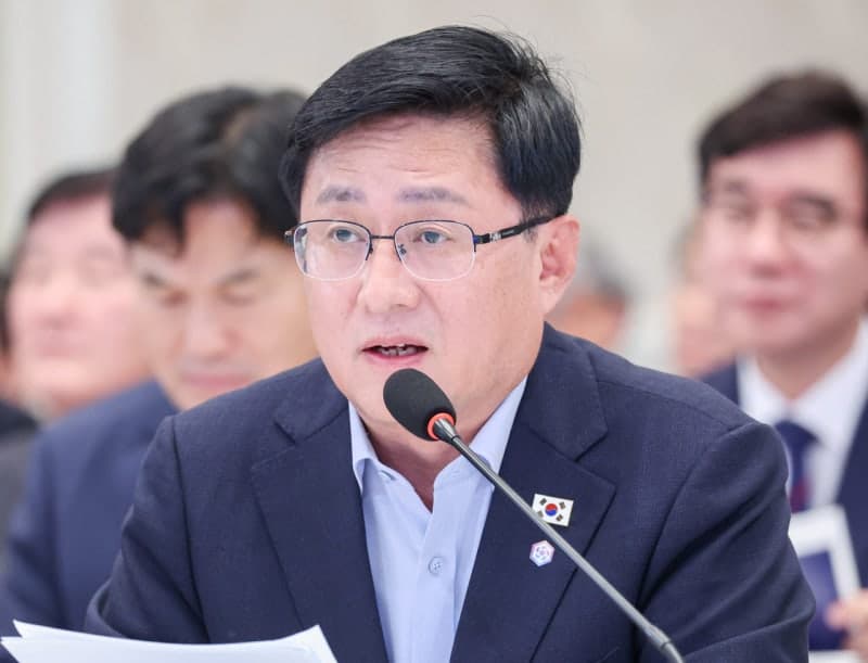 폭염 장기화에 전력수요 역대 최대 경신 가능성…김성환 장관 긴급 점검