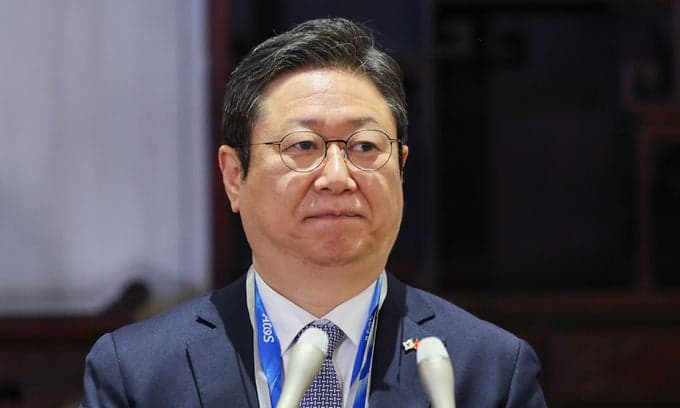 황희 '폐버스 청년주택' 제안, '청년 모욕' 논란 확산