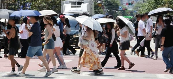 입추 무색한 폭염에 온열질환자 3천 명 육박…사망자 23명 발생