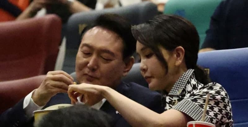 尹 특활비·영화비 공개 소송, 대법원 파기환송