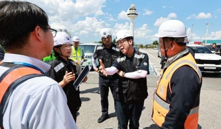활주로 50도 넘는 폭염 속… 김영훈 장관, 김포공항 휴게시설 확충 지시