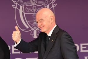 잔니 인판티노 FIFA 회장, UEFA 사무총장 시절 여직원 특혜 의혹 제기