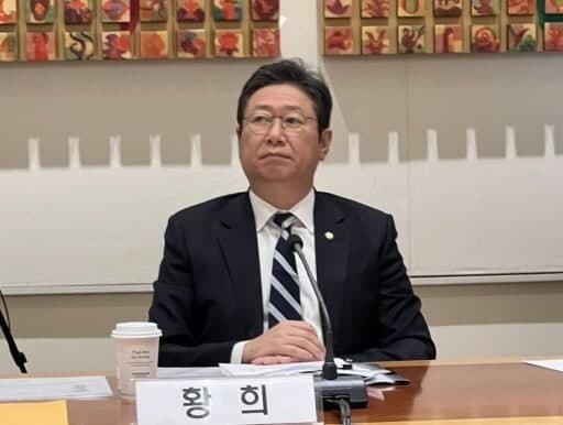 황희 의원 '폐버스 청년주택' 제안 논란…여야 비판에 결국 철회