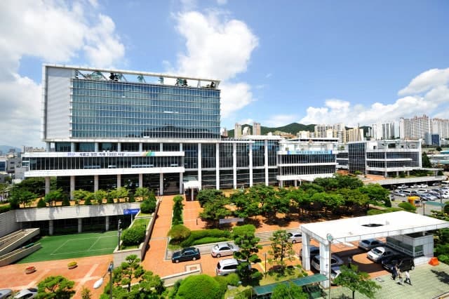 부산 사상구 상수도관 파열로 2,300여 세대 6시간 단수 피해