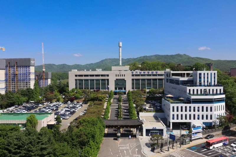 경부고속도로 동탄분기점서 6.5t 화물차 전도 등 5중 추돌 사고