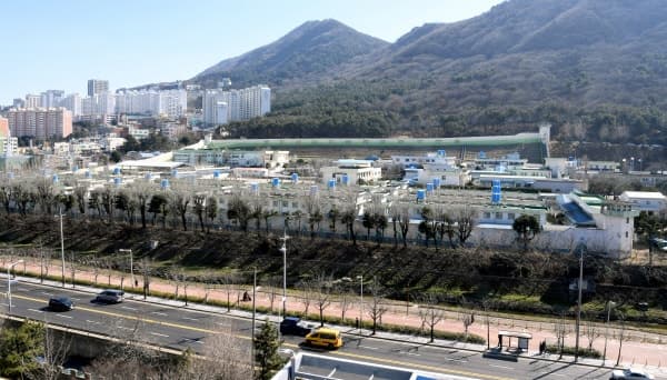 부산구치소 동료 재소자 집단폭행·성추행한 일당 4명 징역형 구형