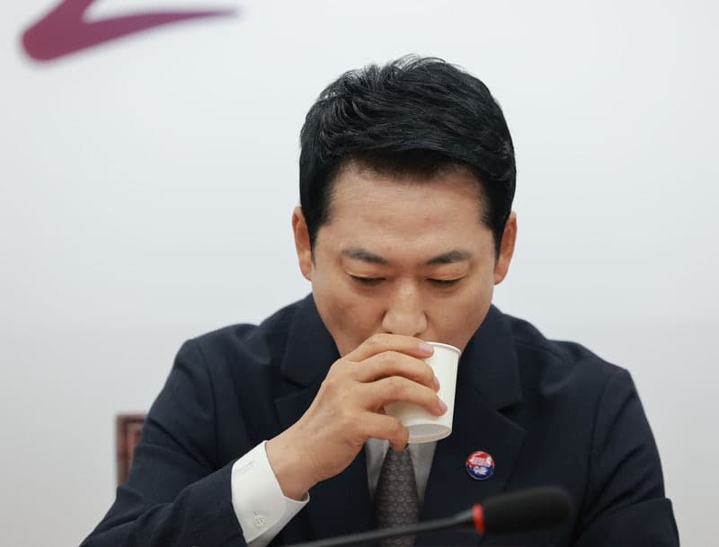 국민의힘 "이재명 정권은 국민포기정부, 민주당사부터 폐버스로 옮겨라"
