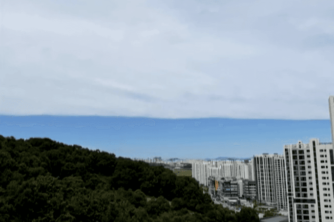 수도권 상공 수놓은 빛나는 물체 3개와 갈라진 하늘, UFO 소동의 진실