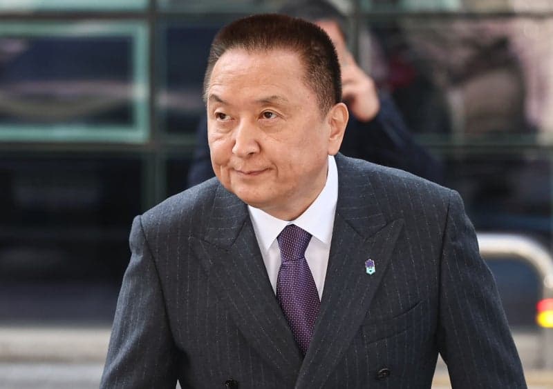 김영환 전 충북도지사, 금품 수수 및 뇌물 혐의로 검찰 송치