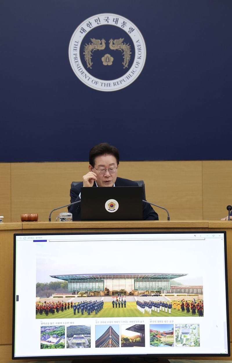 이재명 대통령 "3대 메가프로젝트, 안 되는 이유 말고 일 되는 방법 찾아라"