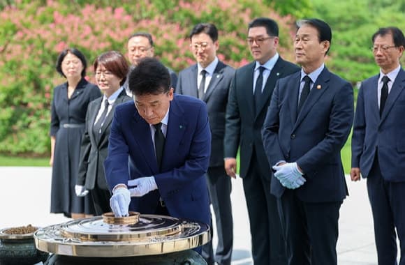 하나금융그룹, 국가보훈부와 손잡고 국립현충원 노후 묘비 2천 기 정비 나선다
