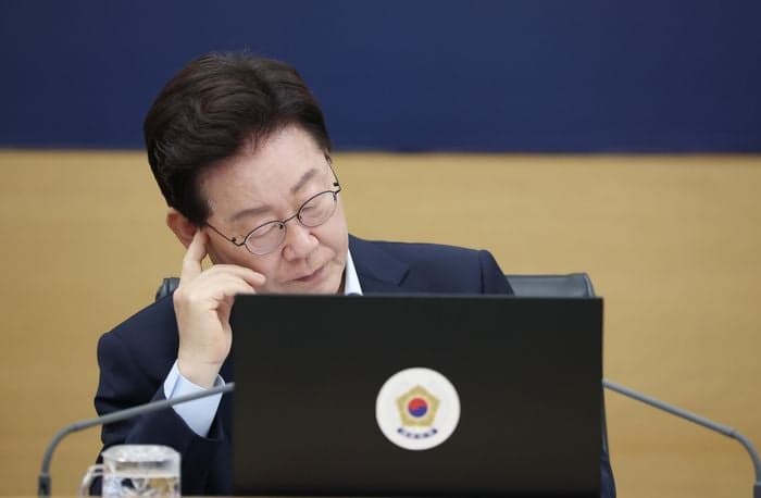 이재명 대통령 "정책은 국민 상황 따라야…제도에 삶 꿰맞추지 마라"
