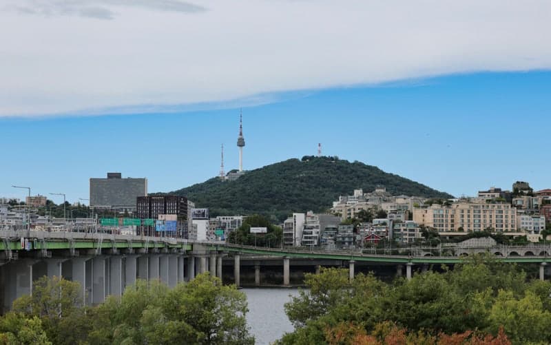 동해안 비, 내륙 무더위 속 소나기…태풍 영향