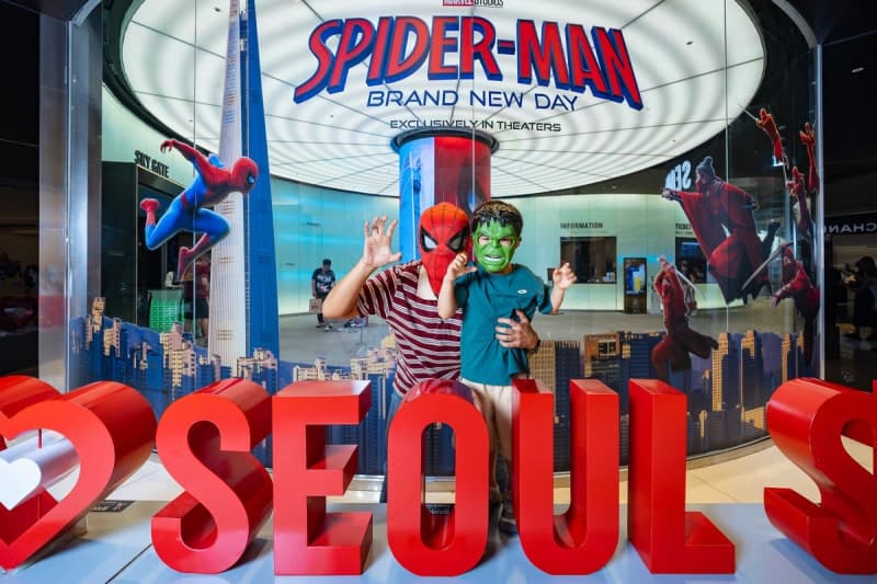 서울스카이에서 만나는 스파이더맨, 121층 포토존부터 한정 굿즈까지