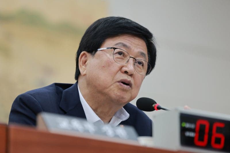 최교진 교육부 장관, 교육감 선거 개입 논란에 "부적절했다" 유감 표명