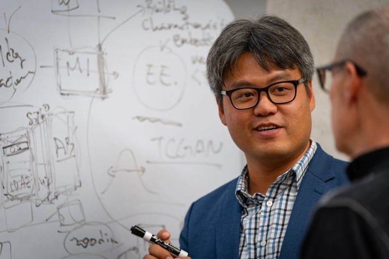 공무원 1천 명 몰린 'AI 정부 실험실'…네이버와 공공 AI 시장 공략 본격화