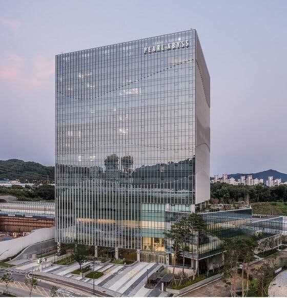 펄어비스, 2분기 어닝 쇼크에 연간 전망치 하향…주가 13%대 급락