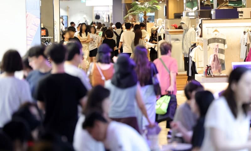 외국인·명품 소비 힘입어… 백화점 3사 2분기 수익성 '잭팟'