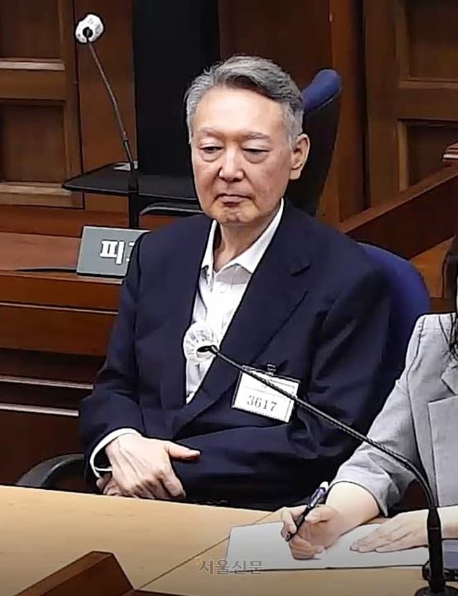 2차 종합특검, '비상계엄 정당화 메시지' 전파 혐의로 윤석열·신원식 기소