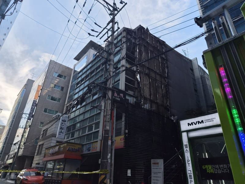 강남구 포스코사거리 인근 건물 화재…28명 자력 대피