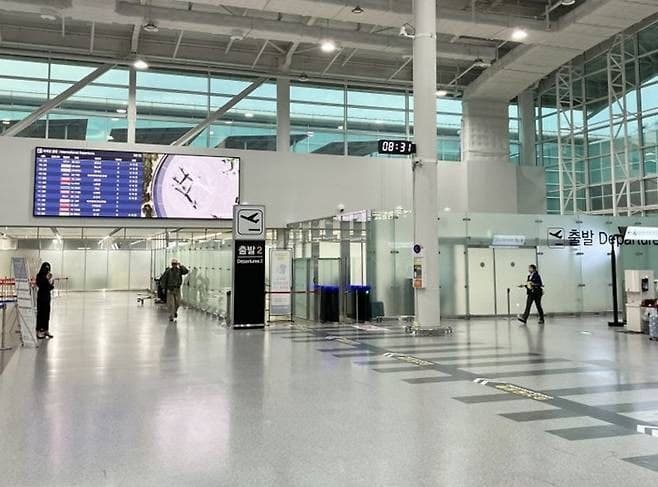김해공항 외국인 관광객 사상 첫 200만 명 돌파…연간 1200만 명 시대 눈앞