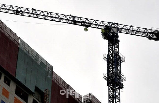 민간 수주 41% 급감에 건설경기 악화…공공 발주 확대도 역부족