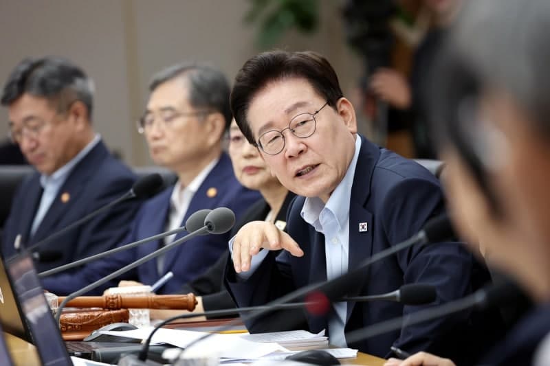 청와대, 이재명 대통령 지지율 하락에 "부동산 대책 성과로 답하겠다"