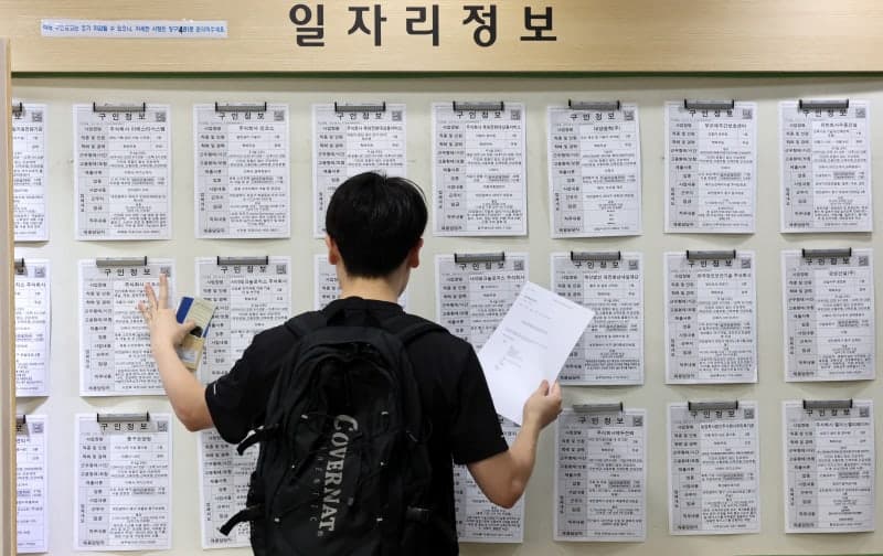 45개월째 줄어드는 청년 취업자, 닫히는 취업문에 고용률도 곤두박질