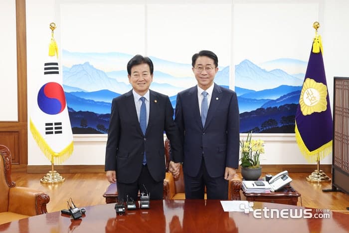 조정식 국회의장과 정동영 통일부 장관, 한반도 평화와 통일 기반 조성 위해 긴밀 협력
