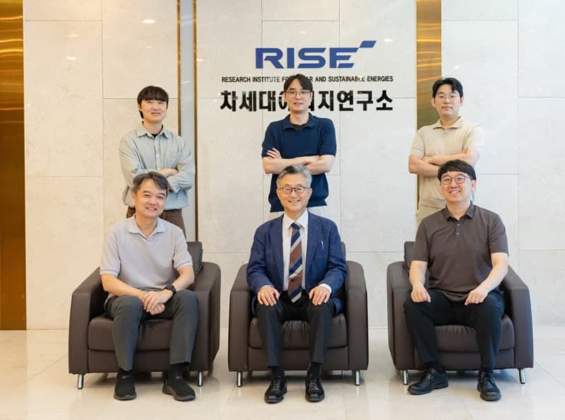 GIST, 페로브스카이트 태양전지 대면적 효율 23.21% 달성…상용화 앞당긴다