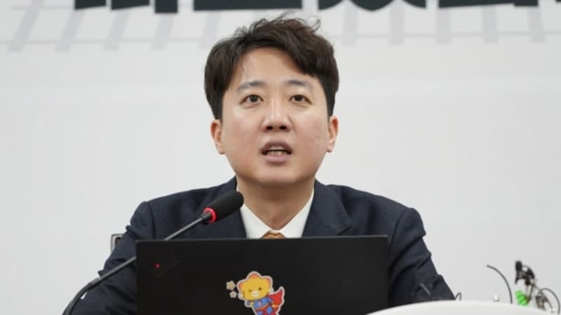 이준석 "대통령의 모순적 소통과 정부 부처 엇박자, 국민이 피해 본다"