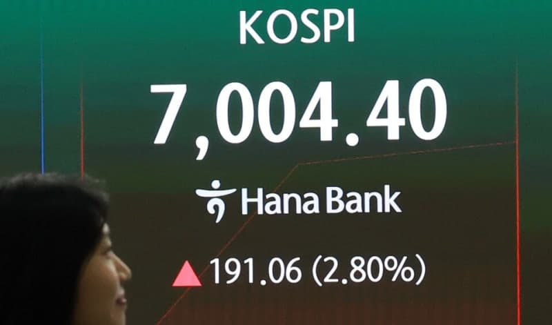 코스피, 15거래일 만에 7000선 재돌파…반도체주 강세 주도