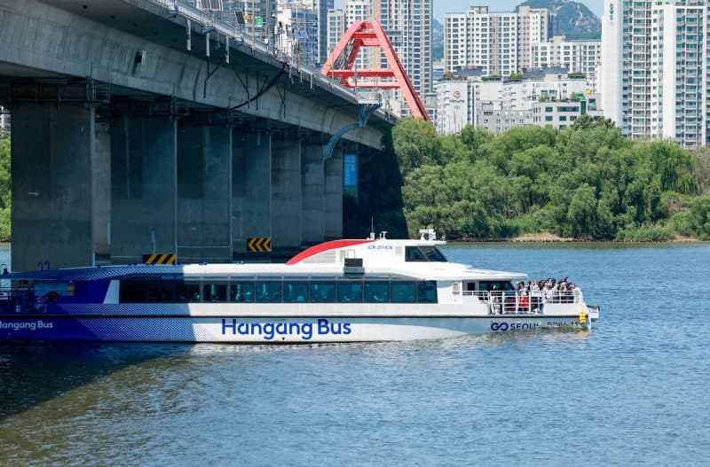 한강버스 운항 11개월 만에 누적 탑승객 50만 명 돌파