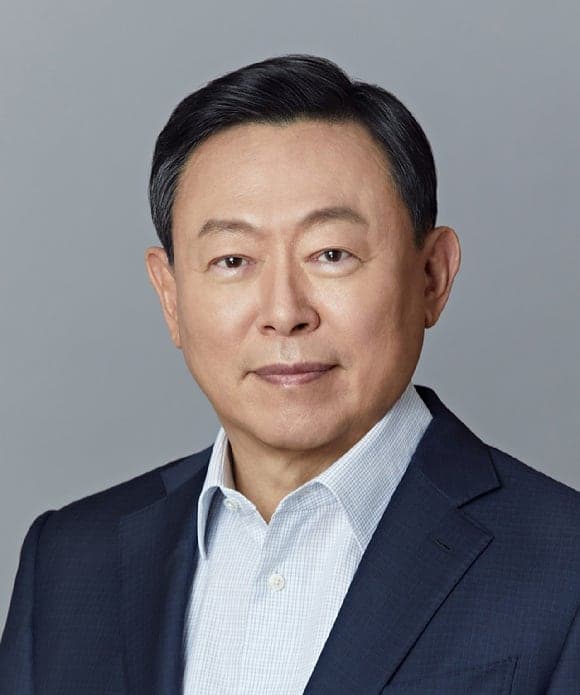 신동빈 롯데그룹 회장, 상반기 보수 112억 수령…전년 대비 13.6% 증가