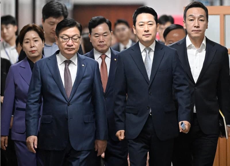 국민의힘, 당협위원장 재선출과 친한계 징계로 인적 쇄신 가속