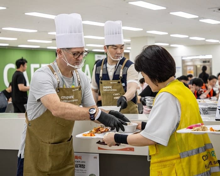 쿠팡풀필먼트서비스, 말복 맞아 전국 센터에 삼계탕 제공하며 안전 점검
