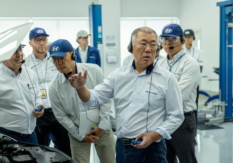 정의선 현대차그룹 회장, 상반기 보수 45억원 수령…작년과 동일