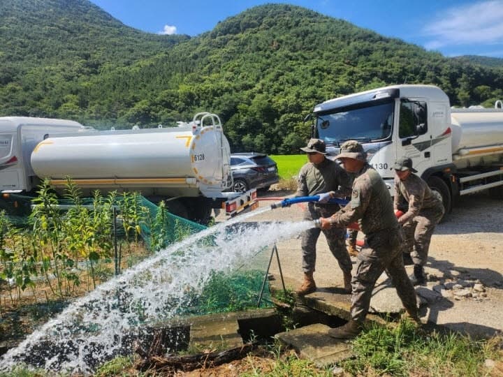 경남 가뭄에 군 차량 102대 투입…주말 단비로 해갈 기대