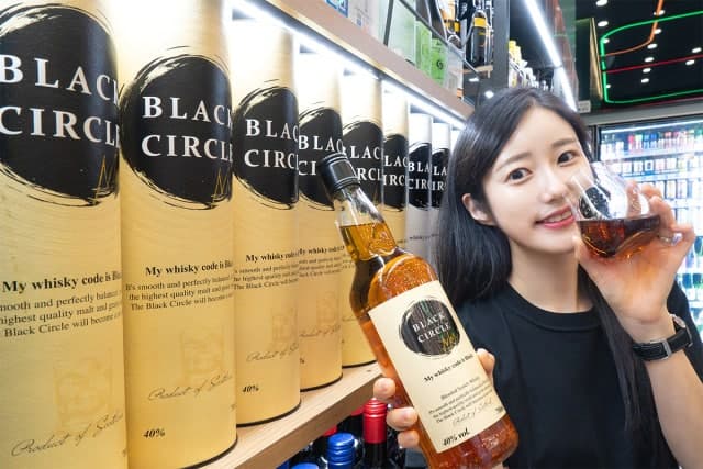 세븐일레븐 가성비 위스키 '블랙서클' 시리즈 100만 병 판매 돌파