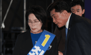 최민희, 합동연설회 입장 중 밀쳐져 넘어져…이성윤은 강득구 허위사실 공표 비판