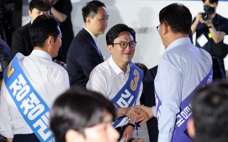 민주당 당대표 경선, 김민석 선두 굳히기