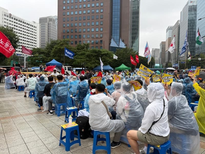 이주노동자들 "나쁜 계약 철회하라"…HD현대중공업 임금체계 개편 반발 집회