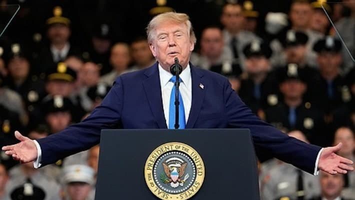 트럼프, 중간선거 앞두고 '실탄' 푼다…MAGA 지원에 426억 투입